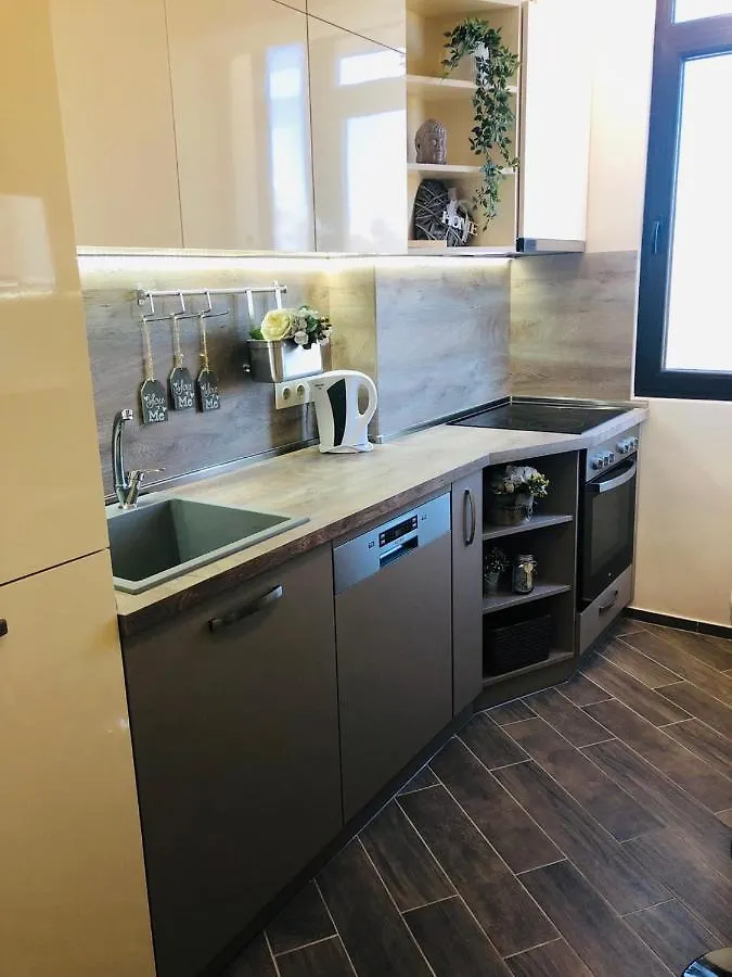 Lovely 3-Bedroom Apartment For 7 Ppl At The Centre Varna